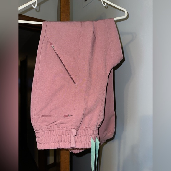 Mauve scrub set - Picture 1 of 5